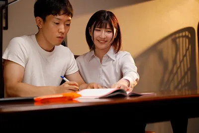 Nữ gia sư bị gài bẫy biến thành hoa nhỏ tình dục cho gia đình biến thái