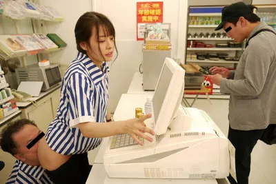 đi làm thêm ở cửa hàng tiện lợi, cô sinh viên bị anh tiền bối nắc sml