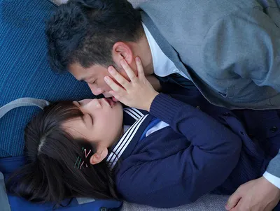 Thầy giáo trốn vợ yêu vụng trộm với cô học trò dễ thương