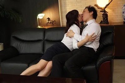 Người vợ dối chồng tăng ca để ở lại chịch với sếp