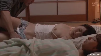 Cám dỗ khi ngủ chung với con chim nhỏ riêng của vợ