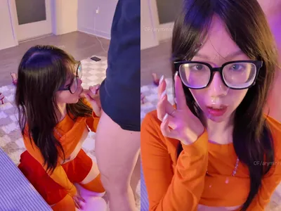 Aryminh mút chuối như chưa từng được bú