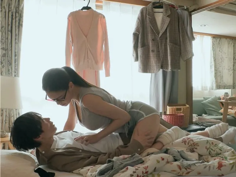 được chị nhà bên "an ủi" khi con ghệ đi ngoại tình